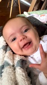 Mi corazón se expande cada día con tu amor , cuando pensé que ya estaba  completamente lleno , al día siguiente crece más , es un amor infinito ,  incondicional, único. Gracias por mostrarme este tipo ...