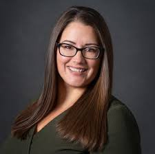 Who can take senior pictures?