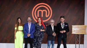 Nuestros chefs están listos para recibir a los nuevos aspirantes a la cocina más famosa del mundo, sólo 18 serán los afortunados de portar el mandil blanco. Masterchef Latino Regresa Con Grandes Sorpresas En Su Segunda Temporada