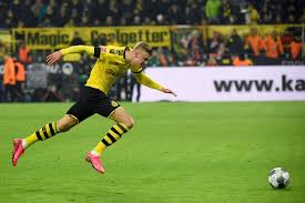 He is 19 years old from norway and playing for borussia dortmund in the germany 1. Champions League Erling Haaland Plays Kylian Mbappe In Battle Of Soccer S Young Megastars