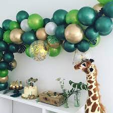 Mijn Dochter Is 4 Jaar Geworden Een Jungle Feestje Met Wilde Dieren Taart En Kijk Die Geweld Safari Party Decorations Safari Theme Party Safari Party