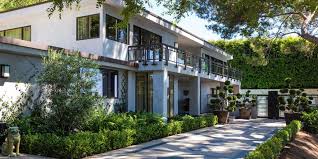 And, at 6,438 square feet, with five bedrooms and five bathrooms, it's also got enough space for the whole banks family including their nephew — well, at least until nicky. The Real Life Fresh Prince Of Bel Air Is Selling His Los Angeles Mansion