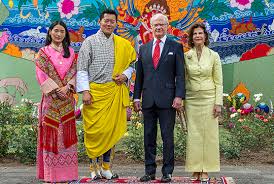 König jigme khesar wollte nie eine andere frau, obwohl er das darf. Koniglicher Beobachter Schwedisches Konigspaar In Bhutan