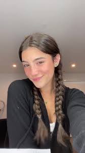 Since the time she was a child, she was enthusiastic and intrigued by dance, hockey, and acting. Charli D Amelio Tiktok Analytik Profil Videos Hashtags Exolyt
