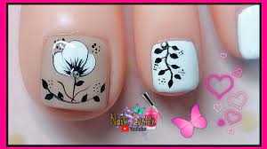 We have 100 images about uñas de los pies con flores y mariposas adding pictures, pictures, photos, backgrounds, and more. Diseno De Unas Pies Muy Facil Unas De Los Pies Decoradas Diseno Sencillo Y Elegante Para Unas Youtube