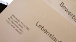 Die pflege von angehörigen kann zu größeren lücken führen, denn es kann schwierig sein, eine passende stelle zu finden. Lucke Im Lebenslauf So Kaschieren Sie Diese Am Besten Karriere