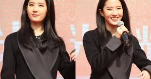 Nụ cười hở lợi kém duyên chính là điểm khiến cô nhiều lần bị chê xấu. LÆ°u Diá»‡c Phi Tá»± Tin Khoe Ná»¥ CÆ°á»i Há»Ÿ Lá»£i Trong Sá»± Kiá»‡n Sao Chau A Viá»‡t Giáº£i Tri