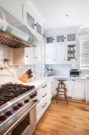 Therefore, russels is an indispensable blender for your kitchen with its food processor, shredding, and mixing features that will give you speed in cutting. Cabinets Go Up To The Ceiling With Trim Top Cabinets Have Glass Fronts White Counters Backsplash Kitchen Design Lake House Kitchen Refacing Kitchen Cabinets