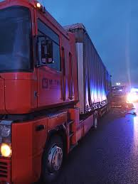 Niegow S8 Powazny Wypadek Dwie Ciezarowki Zderzyly Sie Z Autokarem Sa Ranni Wiadomosci