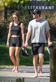 Idrissa gueye fifa 21 career mode. Liam Hemsworth And Girlfriend Gabriella Brooks Look A Little Frosty As They Walk Apart Aktuelle Boulevard Nachrichten Und Fotogalerien Zu Stars Sternchen