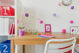 Ein schreibtisch muss nicht immer groß sein, um modern ist auch diese idee schreibtisch selber bauen. Kinderschreibtisch Selber Bauen Das Sollten Sie Bedenken