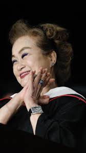 Step into Barnet Kellman's office at the School of Cinematic Arts, and it  feels like a legendary TV set! With a career launching classics like  "Murphy Brown" and "Mad About You", Kellman