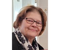 Debbie Dustin's Instagram, Twitter & Facebook