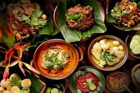 Kangkung yang sudah dipisahkan dengan batangnya dimasak dengan bumbu khas tumis kangkung seperti bawang putih, cabe merah, bawang merah, ebi, dan juga garam. Hangat Banget 5 Menu Makan Malam Dari Berbagai Negara Di Dunia