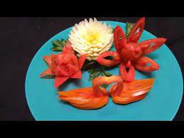 Cara Mudah Membuat Hiasan Dari Tomat Tomato Carving Garnish Youtube Hiasan Makanan Pembuatan Perhiasan Tomat