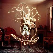 Pablo Picasso Creating Light Drawing Of Vase Of Flowers Alone Premium Photographic Print - Gjon Mili Artcom Picasso Light Painting Light Painting Picasso Drawing