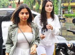 Ananya Pandey Wiki Height Age Boyfriend Family Biography More Wikibio Ananya pandey height is 5'7 feet tall( 171 cm in centimeters, 1.71 m in meters) and weighs around 52 kgs (115 lbs in pounds ) and has blacky hair and dark brown eye. ananya pandey wiki height age