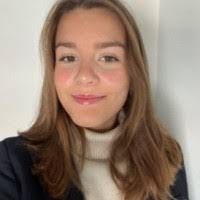 Laura Savelli's Instagram, Twitter & Facebook