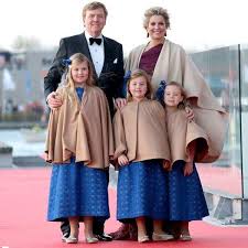 Het herstel en de kwaliteit… King Willem Alexander Queen Maxima And Their Daughters L R Princess Catharina Amalia Princess Alexia And Princess Ariane Of The Netherlands Arrive At The Muziekbouw Following The Water Pageant After The Abdication Of Queen