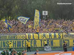 14' — офсайд — кауфманн фабиан. Eintracht Braunschweig Fans Rufen Zu Hamsterkaufen Im Online Fanshop Auf
