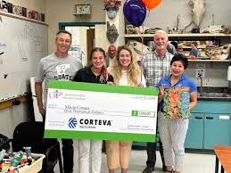 Year of the Apple Art Contest Winner Announced – WAEF