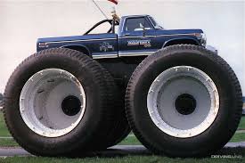 A monster truck must weigh a minimum of 9,000 pounds, with some monster trucks weighing as much as 12,500 pounds. The 4 Weirdest Monster Trucks To Bear The Bigfoot Name Drivingline