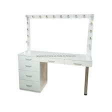 Come with two drawers and a side cabinet, this vanity table offers ample storage rooms for your articles of daily use. China Dt1090 High Glossy White Vanity Dresser Mak Up Table With Mirror And Bulbs China Make Up Table Dressing Table