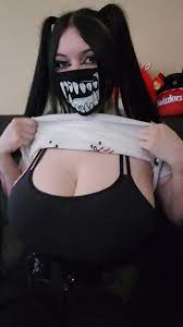 Esskayuwu boobs