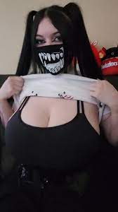 Esskayuwu huge tits