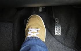 Check your surroundings to make sure there aren't any people, cars, or animals nearby, then slowly release the brake pedal to start moving. Basic Steps To Drive An Automatic Transmission Car Properly