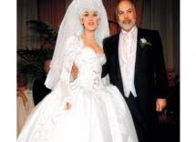 A volte queste vip si mettono degli abiti davvero inguardabili, eccole nel giorno del loro matrimonio! Classifica Vip 10 Vestiti Da Sposa Piu Brutti