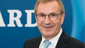 An 365 tagen im jahr, rund um die uhr aktualisiert, die wichtigsten news auf tagesschau.de. Tagesschau Sprecher Jan Hofer Emotionaler Abschied Er Kampft Mit Den Tranen Bunte De