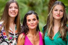 Los 18 de Leonor obligan a Letizia y a su hermana Sofía a un cambio  importante