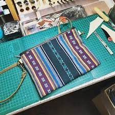 100均で売ってたメキシカンドビーのはぎれでサコッシュ作ってた leather 革細工 レザークラフト メキシカンドビー サコッシュ サコッシュ バッグ ドビー