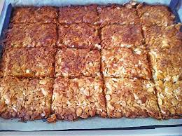 Einfacher Bienenstich Vom Blech Von Frie Ulli Chefkoch Bienenstich Kuchen Bienenstich Bienenstich Rezept