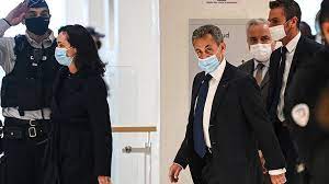 Ένα βίντεο στο οποίο η πρώην πρώτη κυρία της γαλλίας, κάρλα μπρούνι φαίνεται να μέμφεται την επιδημία του κοροναϊού και να κάνει ατυχή αστεία με την ασθένεια, έκανε τον γύρο των social media το σαββατοκύριακο. Brqbnff30aqfvm