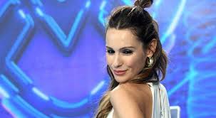 Pampita explicó cómo fue avanzando la obra que requirió el compromiso de sus allegados. Pampita Is Treated As Horns And Explodes Onties Com