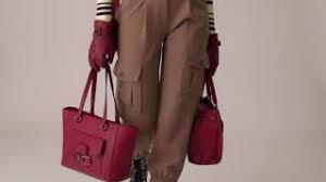 Predivna, cvrsta torba brenda duki daso, zanimljive boje (boja je najpribliznija na prve dve fotografije prikazana). Duki Daso Fall Winter 2020 2021 Collection Youtube