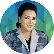 Daisy Cerna's Instagram, Twitter & Facebook