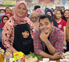 Sebuah rancangan masakan yang dihoskan oleh puan hajjah sheila rusly yang menampilkan ramai artis popular dan terkemuka tanah air. Sheila Menangis Di Set Terakhir Ketuk Ketuk Ramadan Jinggo Akui Kos Tinggi Punca Tamatkan Program Hiburan Mstar