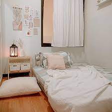 Desain kamar tidur sederhana harus lebih mengutamakan kenyamanan dibanding kamar tidur anak ataupun pembantu. 10 Ide Dekorasi Kamar Tidur Sederhana Bergaya Mewah Terbaru Ndekorrumah