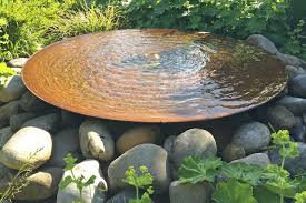 Es wird komplett mit solarenergie gesteuert, benötigt weder batterie noch. Brunnen Garten Solar