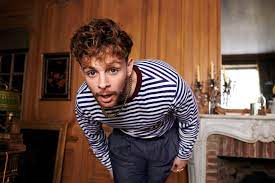 Tom grennan wuchs in bedford als sohn eines bauarbeiters und einer lehrerin auf. Tom Grennan On Why The 1970s Inspire His Wardrobe British Gq