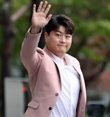 osen=박소영 기자 셰프 정호영이 김호중의 근황을 알렸다. ê¹€í˜¸ì¤' êµ°ëŒ€ ê·¸ë¦¬ê³  êµ°ëŒ€ì•„ë‹Œ ì‚¬íšŒë³µë¬´