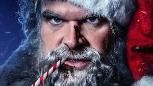 David Harbour vive Papai Noel impiedoso em trailer de 'Noite Infeliz'