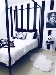 Nightmare Before Christmas In 2020 Halloween Bedroom Decor Room Ideas Bedroom Apartment Inspiration