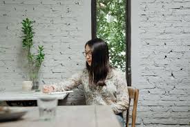 OctetNews com A Simple Look at the Digital News Platform - Tamara Like Camera