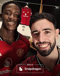 Smile, Reds 😁 🤳 Snapdragon