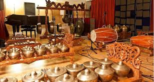 Alat musik tempo dulu ini adalah alat musik kuno sejenis trompet yang alat musik ini dikategorikan dalam gamelan anyar oleh warga bali. Gamelan Jawa Alat Musik Tradisional Nusantara