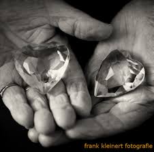 Zur hölzernen hochzeit nach 5 jahren ist es in ländlichen regionen üblich, dass das ehepaar den hochzeitstanz in holzschuhen wiederholt. Diamantene Hochzeit Foto Bild Hochzeit Sonstiges Menschen Bilder Auf Fotocommunity